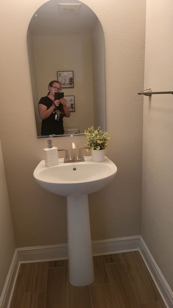 Clean condo half bath with pedestal sink
